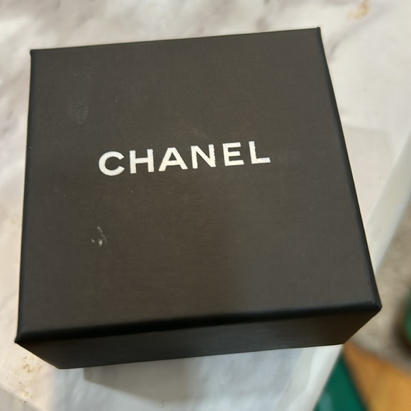 Chanel lock pink resin earrings(enamel) - Picture 5 of 6